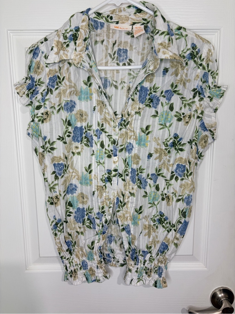 Lee Floral Button-Front Women's Blouse in Blue and Cream